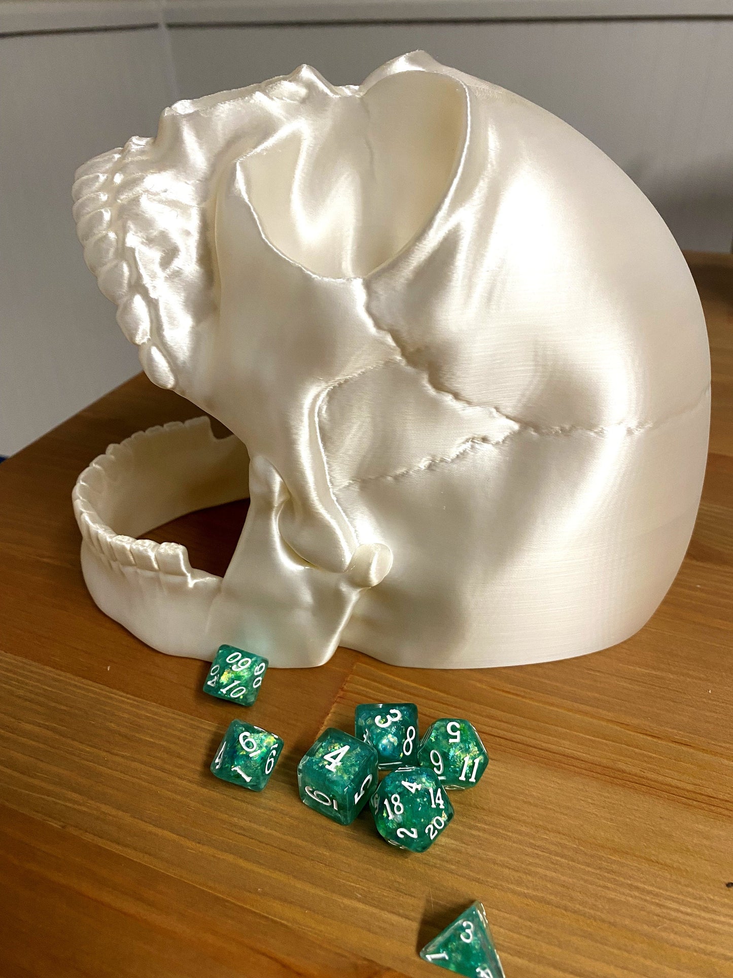 Screaming Skull Dice Tower haunting dice-rolling accessories for various games like Dungeons and Dragons, MTG, Risk, or other Dice games.